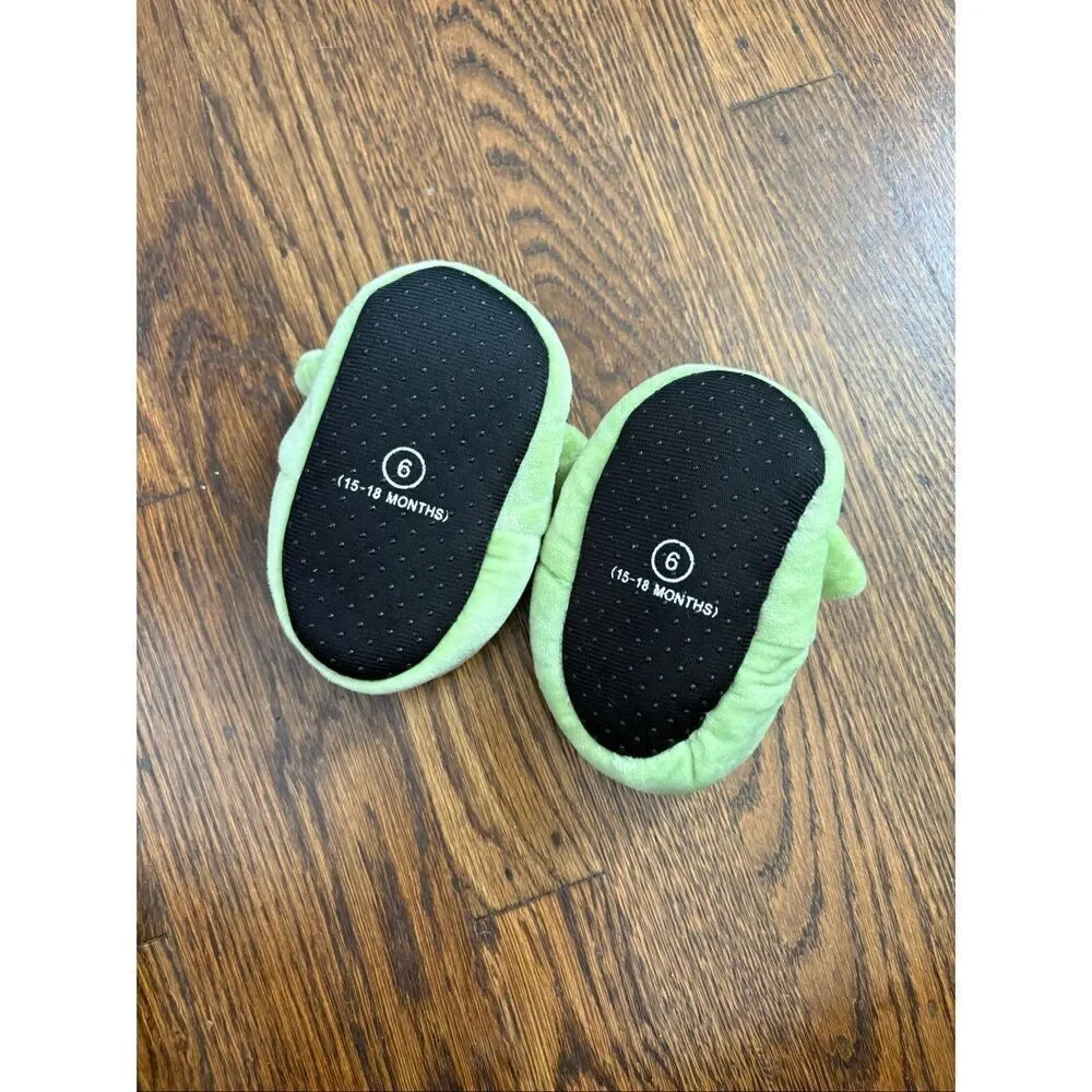 NWOT STAR WARS Baby Infant Size 6 (15-18 Mos) Yoda Mandalorian Santa Slippers